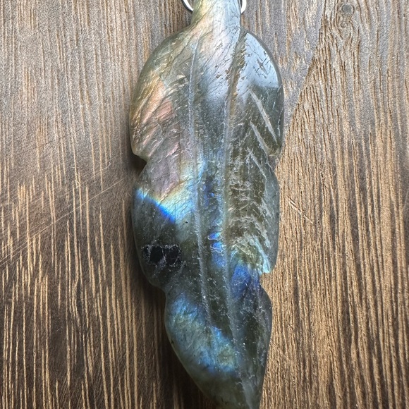 Long Rainbow Flash Labradorite Leaf Pendant Necklace on Stainless Steel Chain - Picture 4 of 13